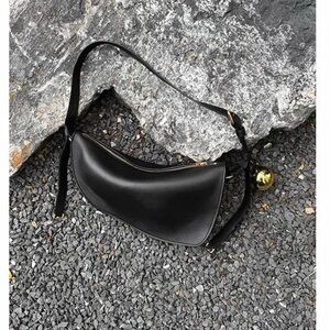 Elegant Black Leather Shoulder Bag